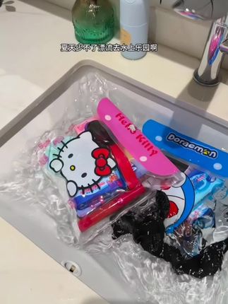 夏天去游泳的,这个#防水腰包 一定要带上,手机,车钥匙,各种小物件都可以放,超好用#手机防水袋 #好物推荐