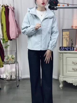 #小个子穿搭 小个子双拉链冲锋衣外套女春季爆款短款2025新款洋气时尚夹克上衣#慵懒风穿搭 #藏肉显瘦穿搭 #外套穿搭 #宽松显瘦