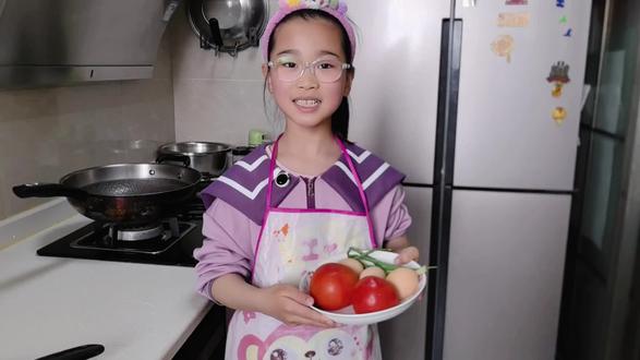 二年级小学生,第一次学做菜,番茄炒蛋#小学生 #小学生日常 #小学生学做菜 #番茄炒蛋 #番茄炒蛋挑战赛