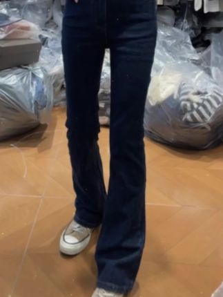2025秋季新款复古港风牛仔微喇裤大码女装高腰显瘦百搭窄版直筒裤 #显高显瘦显腿长 #百搭裤子 #显瘦牛仔裤 #高端大气上档次 #秋季牛仔裤