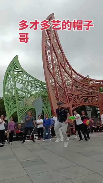 又帅又酷的帽子哥跳绳不错