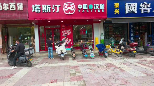 疯狂星期一吃罗小黑 #罗小黑塔斯汀 #罗小黑盲盒 #塔斯汀新品
