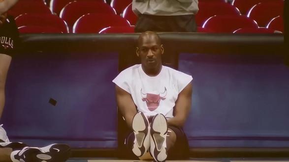 神的武器 乔丹为什么不用前仰跳投?后仰跳投的得分密码是什么?#nba季后赛 #后仰跳投 #乔丹 #前仰跳投 #神的武器