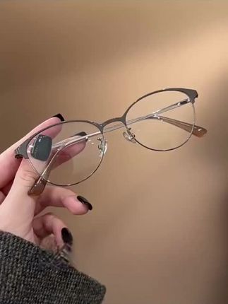 如果你经常看手机或者玩电脑,那你就需要一副这样的防蓝光老花镜,它不仅可以抗疲劳、防辐射,还能保护你的眼睛不受伤害,而且它的镜片是高清的,可以过滤掉屏幕发出的有害蓝光,让你的眼睛更舒适。这么好的老花镜,快来下单吧!点击下方链接就能购买了!#眼镜#蓝光#过滤#实用#好物