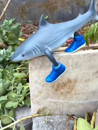 三只脚的鲨鱼来也,可可爱爱哒,你们想要嘛!#外国山海经玩具#儿童玩具 #耐克鲨鱼#