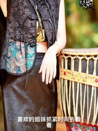 新中式国风盘扣浮雕花马甲#女刺绣洋气马夾#外套,坎肩,上衣#国风古韵 ,高贵典雅,不一样的感觉#好物推荐🔥 欢迎了解抢购!