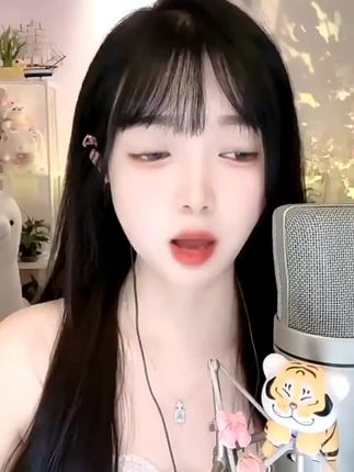 开播啦!开播啦!第一场直播还好有声卡的辅助,效果非常好。很给力。#声卡 #声卡设备 #声卡调试 #直播声卡 #手机声卡