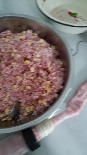 侄女说伯妈我要吃烤肠,这不就安排上了,大愿望没得,小要求必须满足😜😜