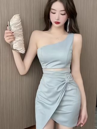 #上热门话题🔥🔥🔥 夜总会设计感单肩吊带包臀不规则打底连衣裙气质高腰显瘦辣妹裙子#辣妹单肩吊带包臀裙#不规则打底连衣裙#夜店技师工作服推荐#高腰显瘦辣妹裙子
