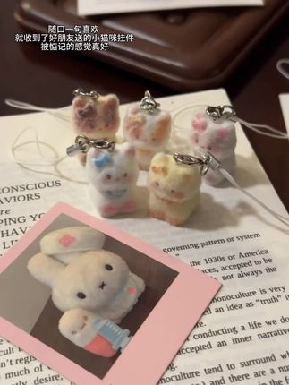 好朋友 下次见面 把这个猫咪挂件挂我包上好嘛~#钥匙扣#猫咪#挂件#阔爱炸了