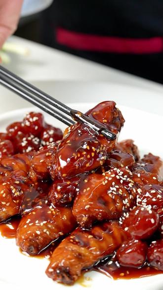 一口焦香,一口甜,快乐就是这么简单。酱汁裹满鸡翅,幸福感直接拉满#可乐鸡翅 #徐州美食 #抖音教你做美食 #创作者中心 #创作灵感