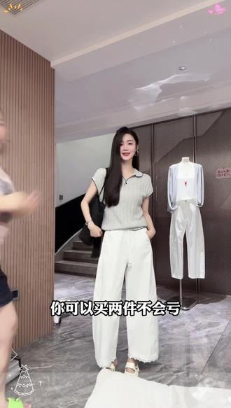 这款复古风宽松显瘦百搭短袖T恤搭配什么裤子都好看#高级感穿搭 #时尚穿搭 #夏季必备好物 #好物分享视频同款 #小小101直播间