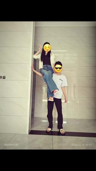 养弟千日 用弟一时#姐弟#扛肩拍照