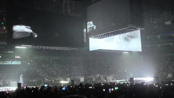 3.14上海站《恶鸟》,🐭李宇春🐱吴青峰#李宇春 #李宇春皇后与梦想演唱会