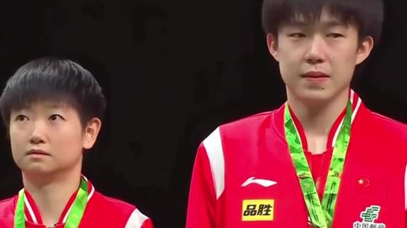 国乒队承包了我一年的笑点,真的看一遍笑一遍,什么时候才能不笑 地表最强搞笑天团!赢麻了还自带笑点,这才是顶级自信!#国乒队憋笑名场面 #孙颖莎 #马龙 #王楚钦