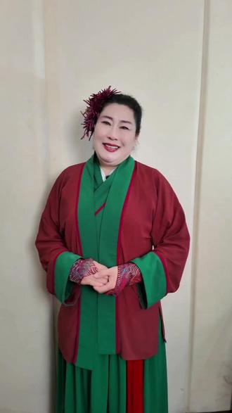 万岁山王婆干娘来了 单身的家人们有福了 兰陵压油沟风景区等你#入戏压油沟玩转江湖梦 #压油沟风景区 #你就是主角 #临沂周边游 #临沂美食