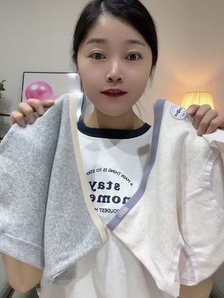这款纯棉内裤真的太舒服了!面料轻薄透气,全包臀设计不卡裆不夹屁屁,颜值与舒适并存!喜欢的姐妹放心入#内裤 #面料舒适透气 #贴身衣物#价格实惠质量好