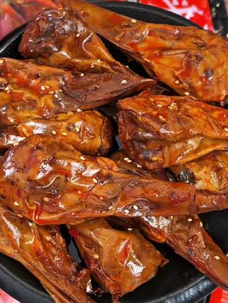 宝宝特别爱笑是高智商的表现,长大后大多会更加聪明,笑对于婴儿的大脑发育是一种良性刺激,所以父母要多逗孩子笑#宝宝的笑容也太治愈了 #爱笑的宝宝惹人爱 #萌娃#宝爸宝妈 #人类幼崽