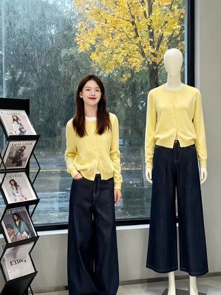 奶乎乎的针织假两件套!早秋必入单品之一!#高级感穿搭 #简约穿搭 #早秋旅游怎么能少了 #假两件套穿搭#每日穿搭look