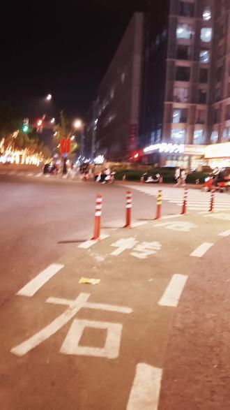 熬夜!别问我为什么喜欢熬夜,因为白天时问我要去打工,只有晚上
