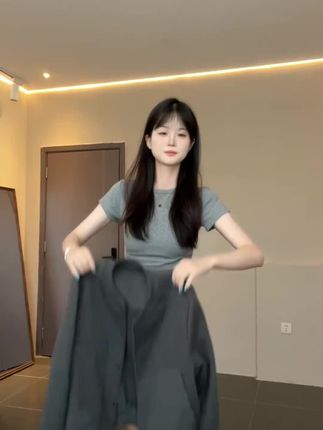 短款外套女2025年新款春秋季百搭灰色休闲设计感国风灰色外套#今日穿搭 #简约大气 #小个子穿搭 #白色连衣裙小个子 #辣妹穿搭