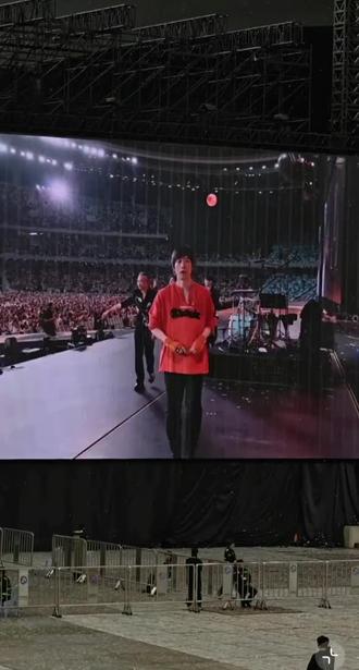 他疯了?我们也疯了!真带✂️剪深V,这个败家的499就这么被他剪没了,不过喜欢看😃#五月天广州演唱会 #陈信宏 #wmls #五月天