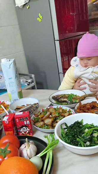 龙抬头,尝新味,小小干饭人正式开荤啦🥢
愿你平安喜乐,岁岁无忧,吃嘛嘛香,身体棒棒🐉❤️