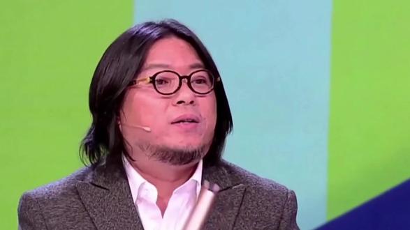 矮大紧直播又塌房喽,被网友骂到扛不住,夹着尾巴匆匆下播 #公知 #热点新闻事件 #高晓松