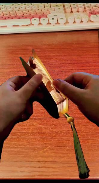 元宵节花灯来啦!是超有氛围感的古风书灯哦,图纸放在评论区了,快来试试吧
#元宵节 #自制花灯 #手工diy #创意手工 #亲子手工