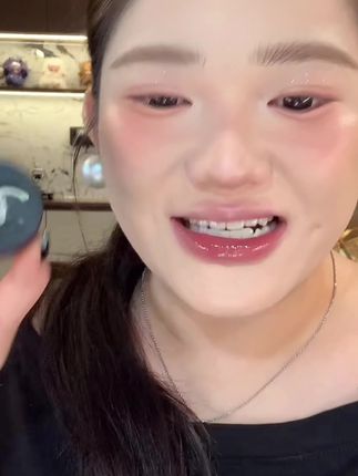 稚优泉这个啵啵唇冻的06跟04号色的冰透感太绝了~ #口红试色 #唇釉 #唇蜜 #玻璃唇