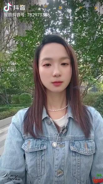 你有没有想过,结婚的意义到底是什么?
这是我听到对结婚定义最喜欢的答案,结婚不是拖垮彼此,而是生活中互相鼓励、商量,累时相互安慰,受委屈时有温暖的怀抱。
人生漫长,需要相知相伴的人一起走完,比如一起开车、听音乐、买菜回家,这样的场景很幸福。结婚的意义在于觉得两个人的生活比一个人更有意思,能互相兜底,知晓彼此冷暖,好的伴侣可以减少一半人生疾苦。评论区聊聊你觉得结婚的意义是什么呢?#生活感悟 #情感 #人生感悟 #读书 #婚姻