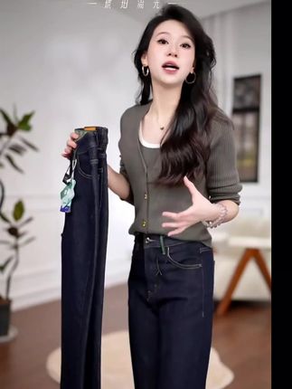 花宁娜·丹宁·早秋新款女士提花烟管牛仔裤显瘦直筒烟管裤,阔腿裤型,复古港风,冰丝面料舒适透气,棉质面料舒适,光泽细腻,民族风设计,廓形设计,西装裤版型