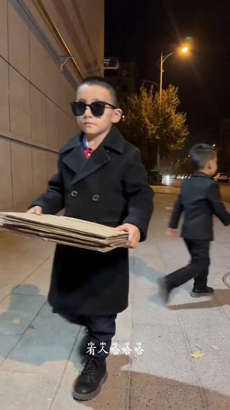 #AI纸板交易趣事 #随变一拍都很夯 #上随变app免费用seedance #帅气出场