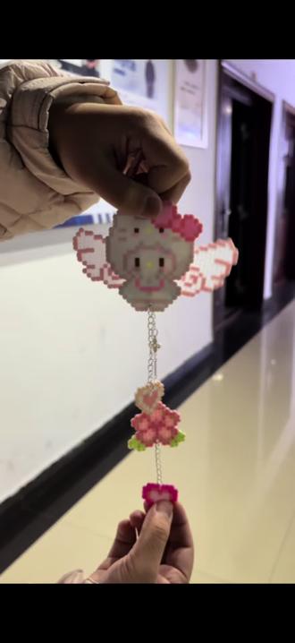 #kitty拼豆 #粉色蝴蝶结挂件 #美乐蒂小挂件 #朋友 #拼豆 喜欢喜欢超喜欢