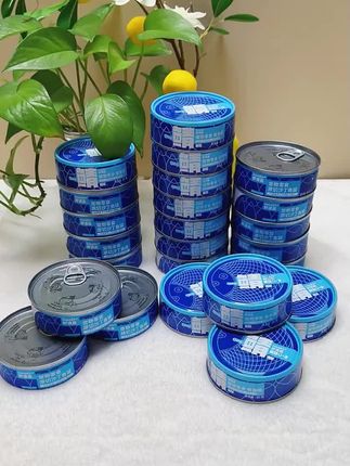 到手整整24罐的好适嘉新品沙丁鱼罐头,大块鱼肉搭配浓浓汤汁营养更均衡,我家狗狗酷酷炫#好适嘉#沙丁鱼罐头 #好物推荐🔥
