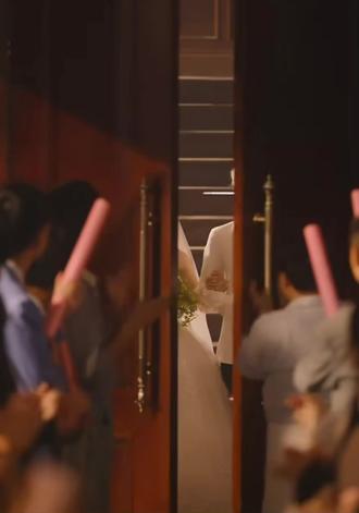 我居然看哭了,现实中参加婚礼也会流泪#郭宇欣 #张翅 #渐染 爆爆爆 原来翅翅说的视频就是这个共创,好爱 翅翅提醒过,到时候记得第一时间观看~肯定怕被删减有些片段~啊哈哈好期待,欣欣翅翅一定要幸福喔,都是很好的人