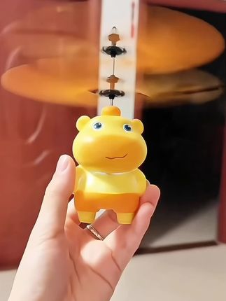 水豚噜噜感应飞行器,好玩又解压,孩子无聊的时候让他飞一飞,比玩手机看电视强多了,朋友们赶快来把它带回家吧#飞行器#解压玩具 #新奇特玩具 #儿童玩具  #要上热门