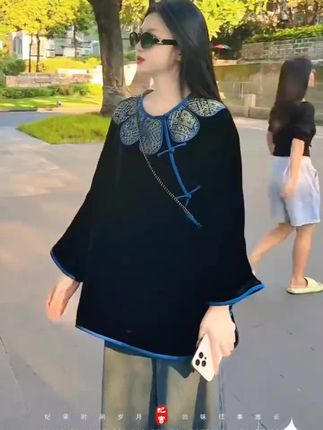 #谁穿谁好看 #谁穿谁漂亮 #穿出自己的风格 #我又心动了 #每日分享  【秋季一整套女装2025新款新中式提花圆领薄款上衣阔腿牛仔裤两件套】