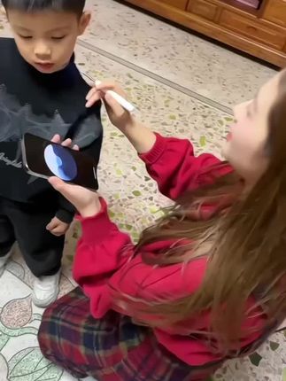 自从有了这个可视掏耳勺以后,抠耳朵再也不用盲掏了。看得清楚,掏的干净,家里有需要的可以安排的#可视扣耳勺 #亲测分享