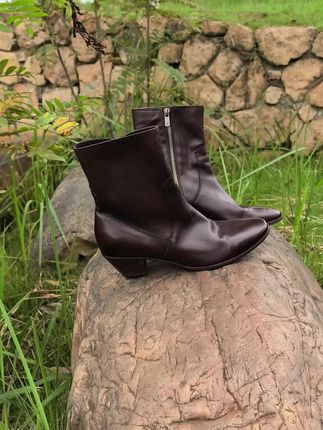 “在这个快节奏的世界里,我们渴望一种能够让我们放慢脚步的时尚。”#复古高级感 #时尚美鞋 #气质百搭