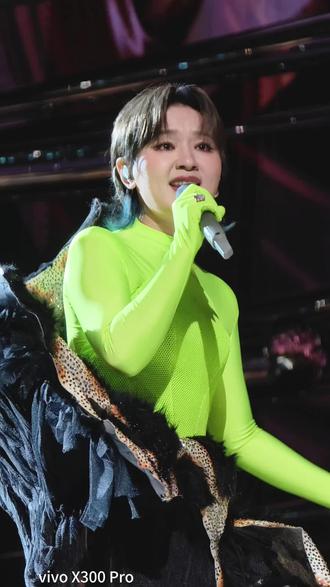 笔笔-《特别的人》致敬方大同!
#周笔畅 #特别的人 #方大同 #带着vivoX300去跨年 #江苏卫视跨年