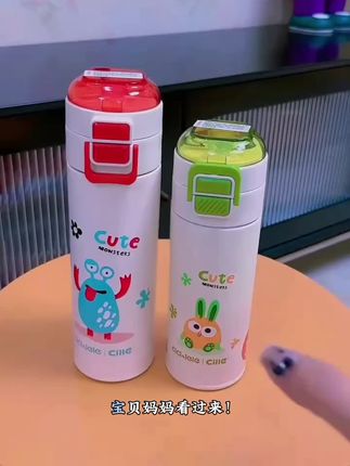 宝贝妈妈看过来!这款希乐儿童保温杯真的太懂妈妈心了!食品级材质安全放心,12小时保温保冷都O 防摔设计怎么磕碰都不怕,吸管口防漏设计超贴心! 一杯双盖设计,吸管+直饮两种模式,从小用到大!需要的话就赶紧给孩子安排一个吧#儿童保温杯#食品级材质 #吸管+直饮两种模式#希乐保温杯