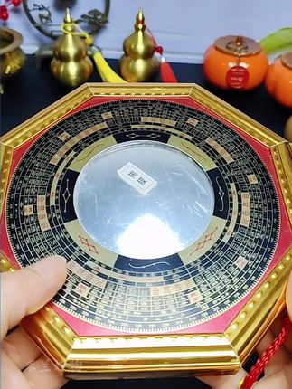 家中室外存在对着楼边楼角大门或者窗户正对着邻居的门,建议安装一个八卦镜,传统美观#八卦镜#罗盘 #住宅有讲究 #居家摆件