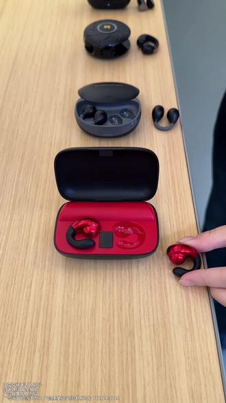 AI智能翻译耳机轻触操作更省心! #变形金刚 #耳机 #蓝牙耳机 #降噪耳机