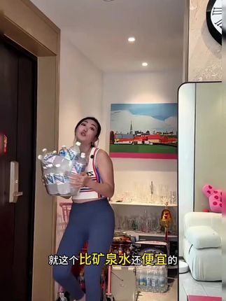 夏天出汗天气热,都赶紧去囤这个#东鹏补水啦 ,加班运动后喝,可比超市便宜太多了#东鹏特饮 #电解质水 #功能饮料