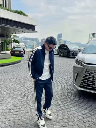 春秋复古蓝白休闲时尚运动套装外套裤子男士百搭潮#品质男装 #休闲套装 #时尚运动套装 #运动套装 #休闲运动套装