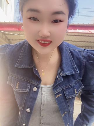 姐妹们,这套真的太绝了!这个牛仔外套阔腿裤套装我收到货之后直接惊呆了,这也太好看了吧!而且它还是这种复古的宽松版型,上身就是那种很慵懒的感觉,秋天穿这个出去拍照也太出片了吧。