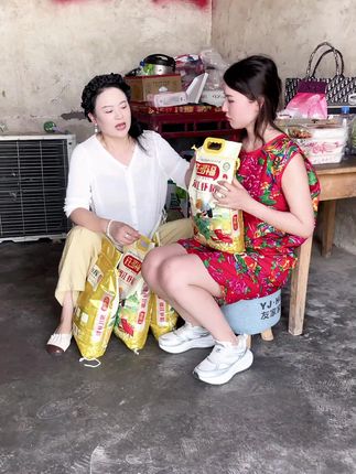 回娘家当然要给妈妈带#许多福大米 呀#虾稻米 #许多福老板娘 #大米源头工厂 #靠谱商家