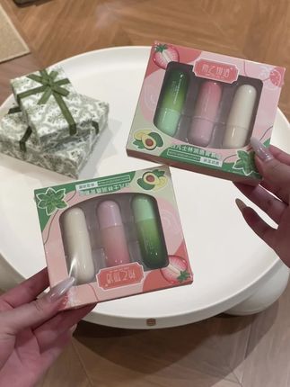 秋冬换季,嘴巴爱起皮的,赶紧提前备上这款润唇膏,个位数到手3支,每个味道都好好闻#润唇膏 #秋冬必备 #自用好物 #超便宜超划算
