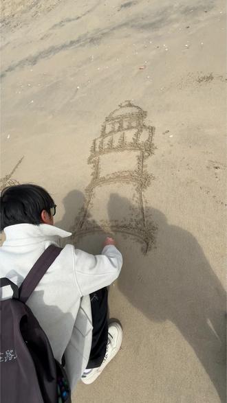 2026以沙滩为纸为大家画上风车和灯塔#新年#手绘#沙滩#画画其实很简单#高手在民间